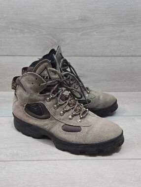 Vintage Nike Air Women Suede High Top Hiking Boots Sneakers Sz 9.5